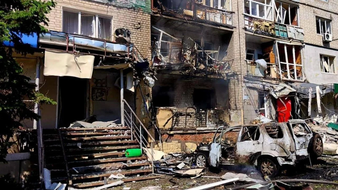 Nach Explosionen in Pawlohrad: beschädigte Wohnhäuser und Wohnungen.