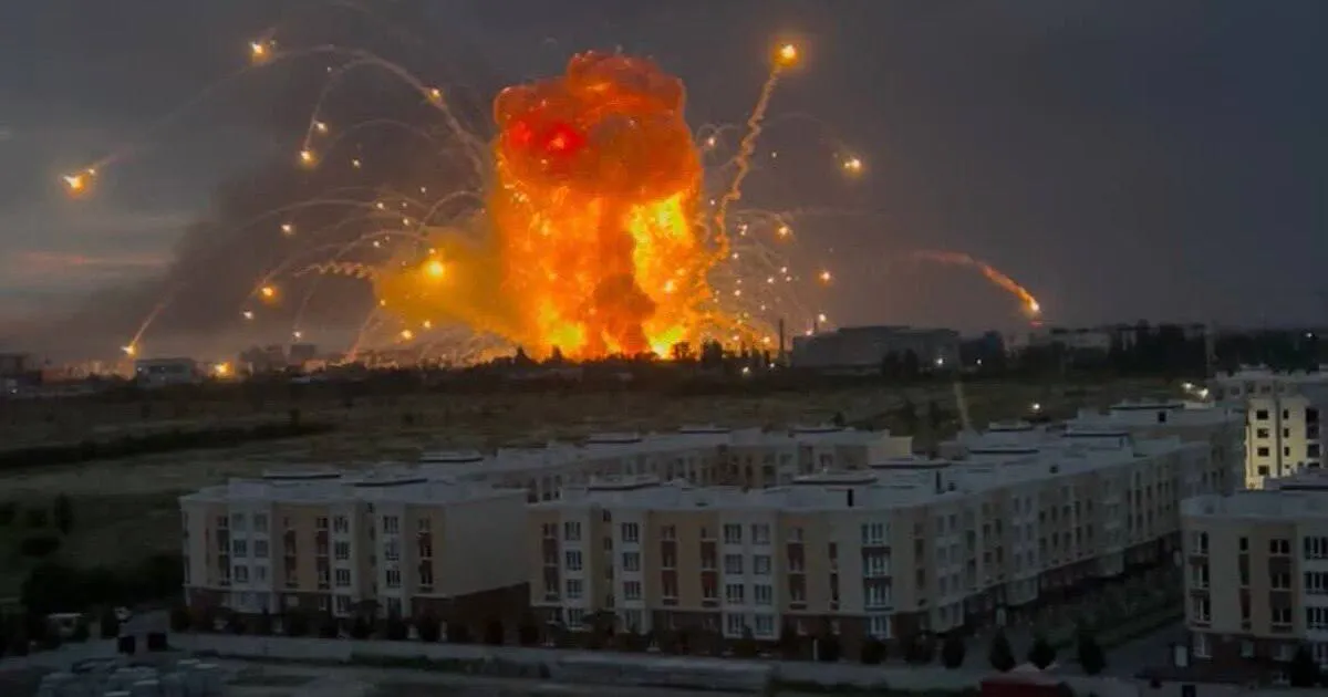 Arestowytsch sieht hinter Explosionen in Wyschnewe Treffer auf Lager mit Militärproduktion